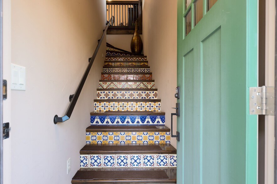 More Photos Of 504 Tivy St, Kerrville Flex For Sale