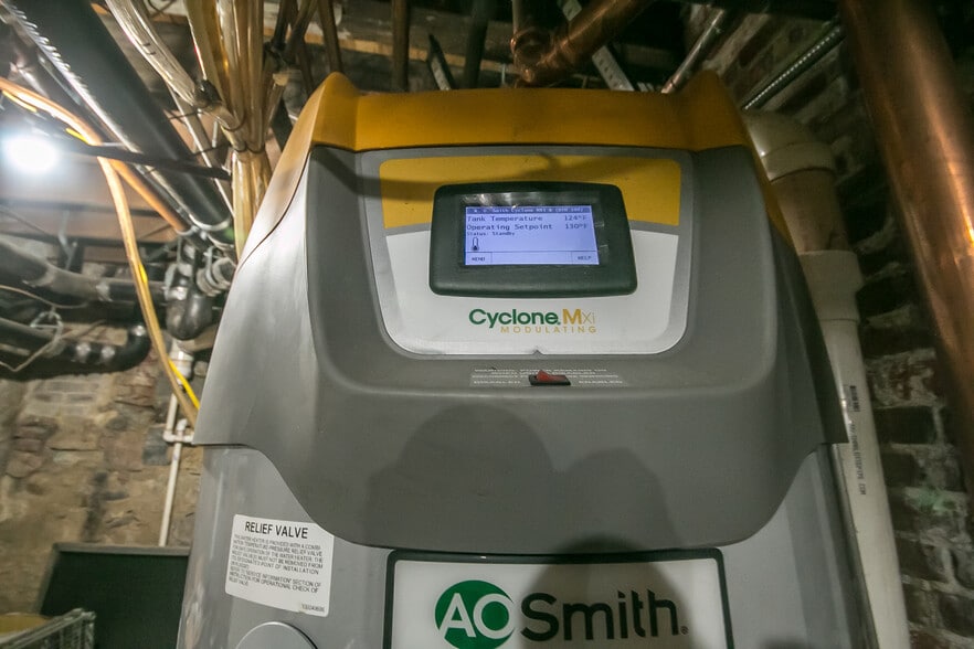 More Photos Of 1111-1113 Walnut St, Philadelphia Storefront For Lease