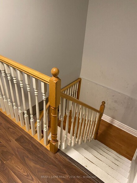 More Photos Of 803-805 Dundas St W, Toronto Storefront Retail Office For Lease