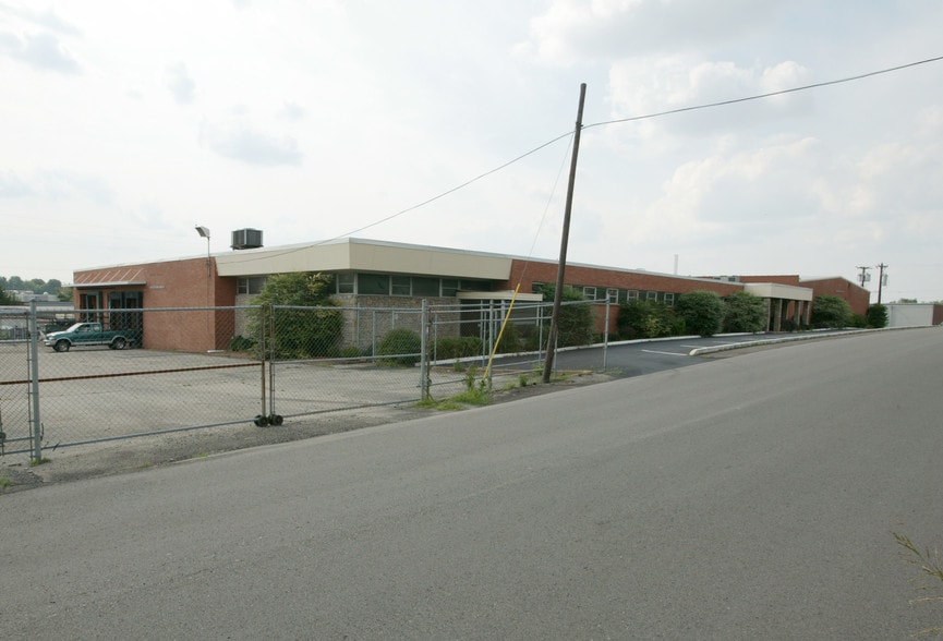 More Photos Of 2961 Armory Dr, Nashville Warehouse For Lease