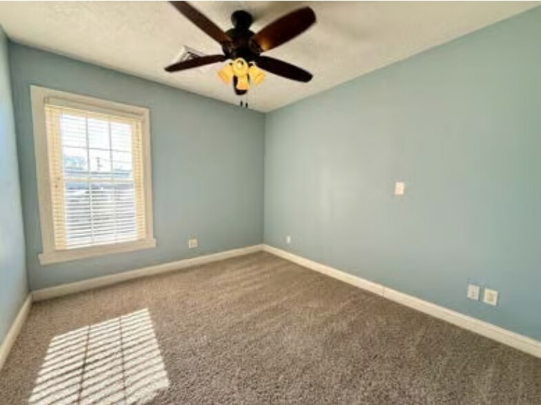 More Photos Of 206 W Elm St, Ozark Office For Sale