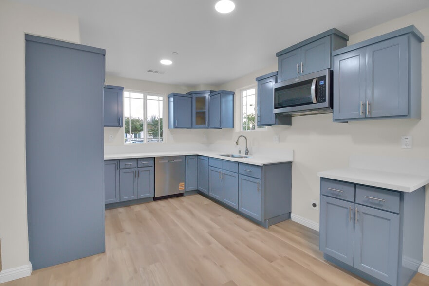 More Photos Of 815 G St, Wilmington Apartments For Sale