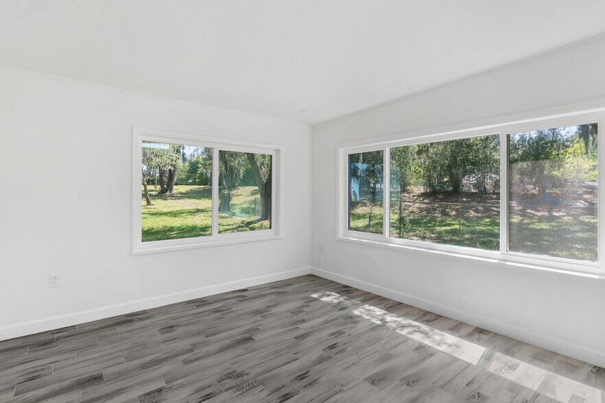 More Photos Of 109 W Lakeview St, Lady Lake Office For Lease