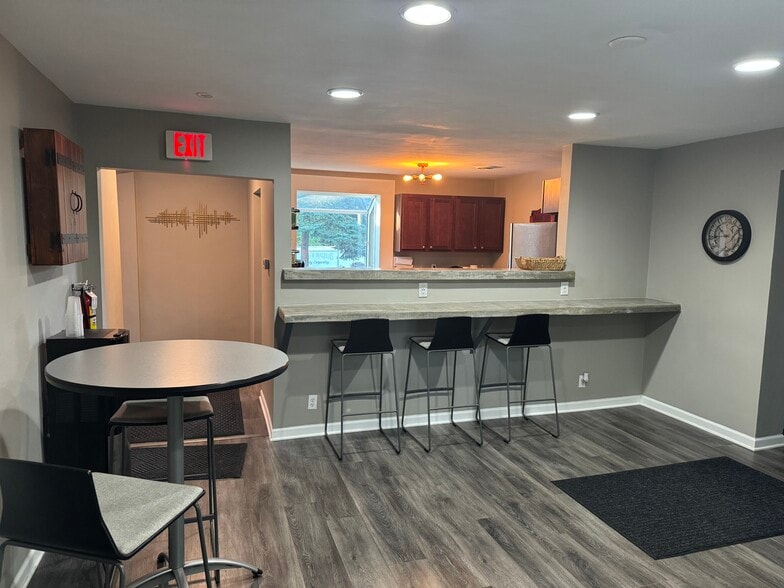 More Photos Of 4419 Washington Rd, Kenosha Office For Lease