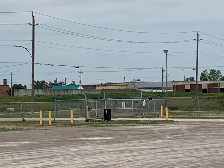 More Photos Of 775 Gillard St, Wallaceburg Industrial For Sale