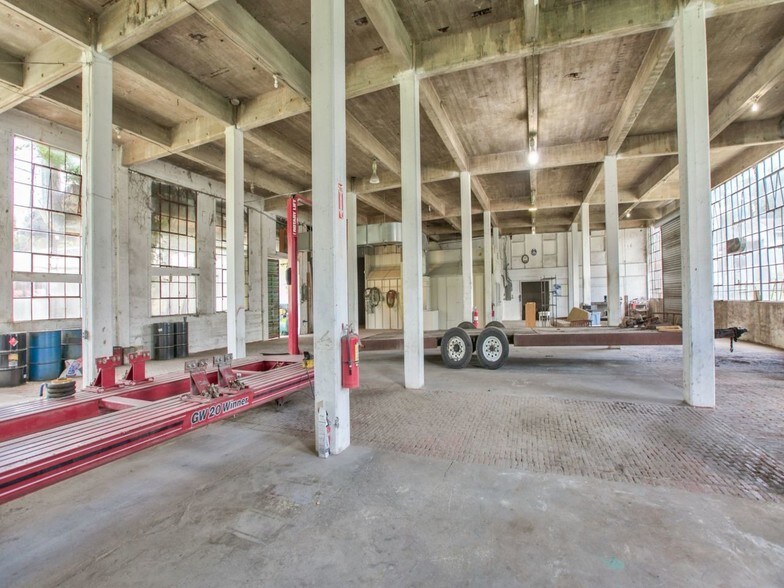 More Photos Of 765 E Washington St, Monticello Auto Repair For Sale