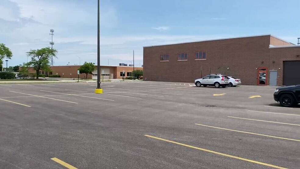 Primary Photo Of 3005 MacArthur Blvd, Northbrook Flex For Lease