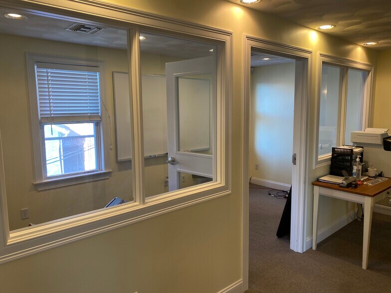 More Photos Of 7 Main St, North Kingstown Storefront Retail Office For Lease