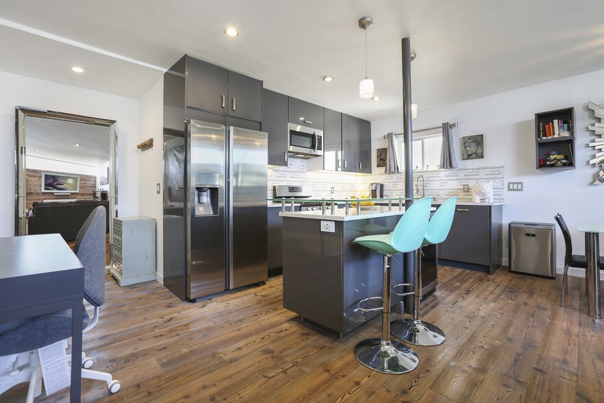 More Photos Of 472 Rosecrans Ave, Manhattan Beach Apartments For Sale