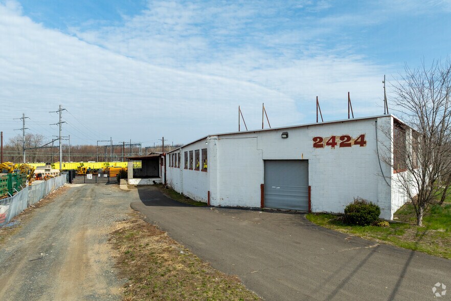 More Photos Of 2424 E State St, Hamilton Warehouse For Lease