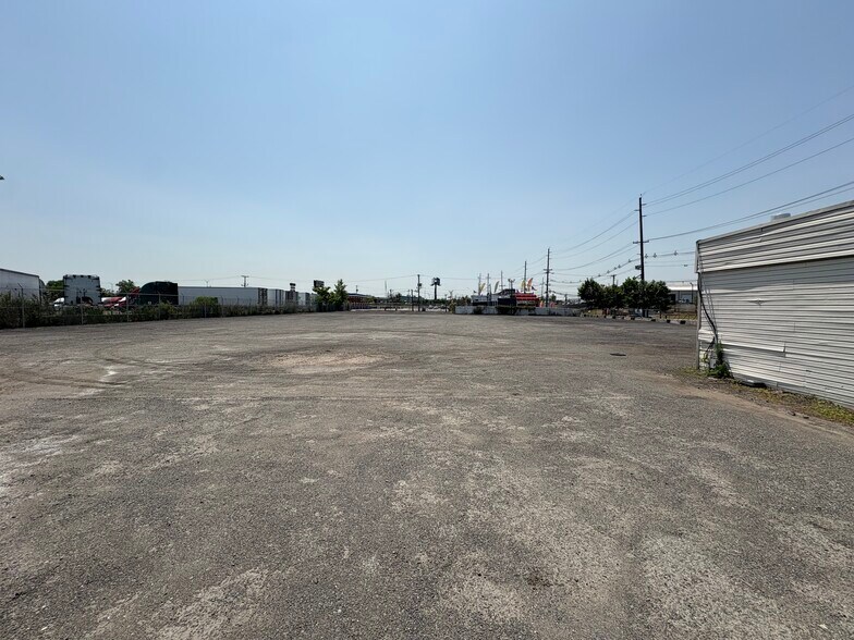 More Photos Of 1 Hackensack Ave, South Kearny Distribution For Lease