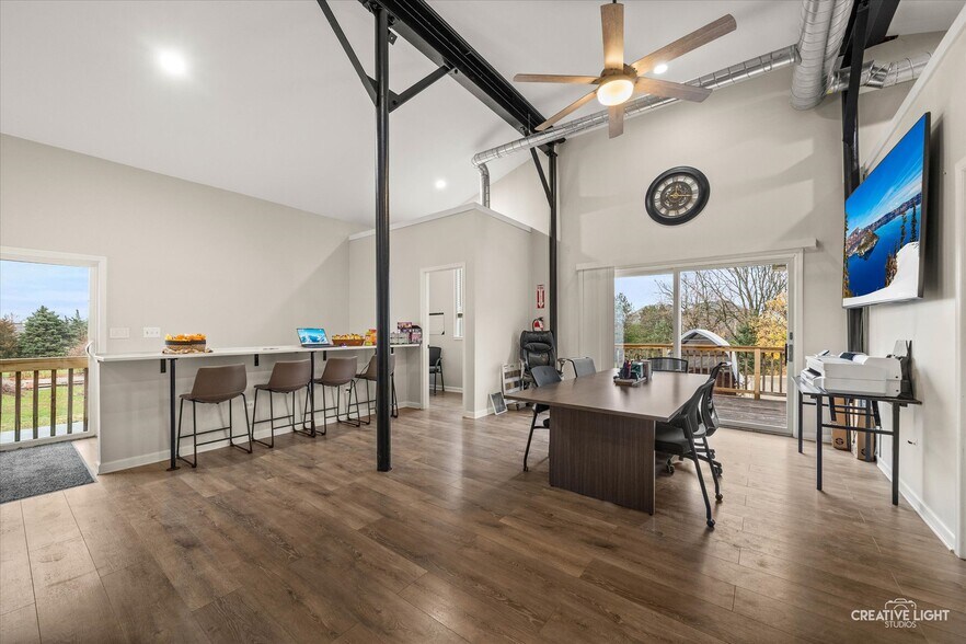 More Photos Of 3711 W Algonquin Rd, Algonquin Flex For Sale