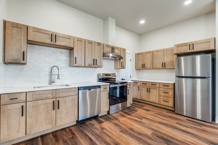 More Photos Of 6655 Mountain Trl, Dallas Apartments For Sale