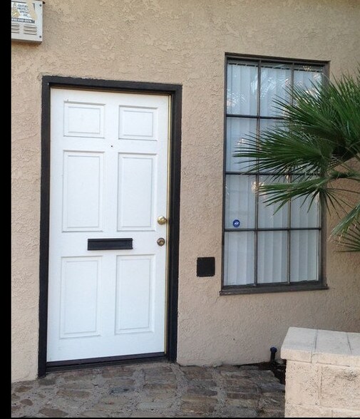 More Photos Of 7841 Foothill Blvd, Sunland Storefront Retail Residential For Lease