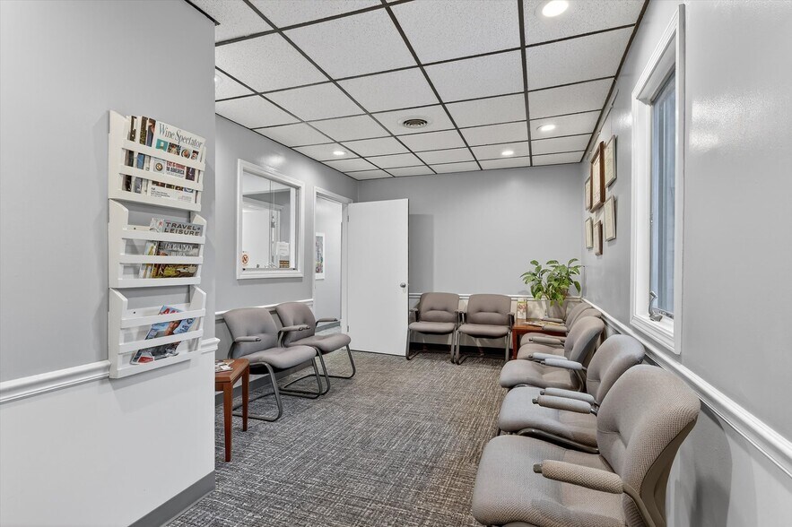 More Photos Of 2501 Plainfield Ave NE, Grand Rapids Medical For Lease