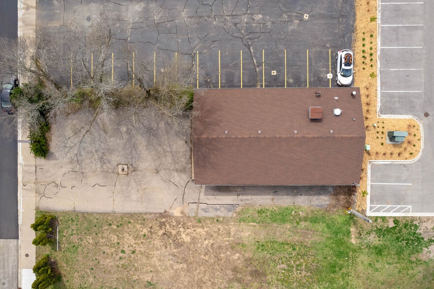 More Photos Of 1008 Union St, Stevens Point Flex For Sale