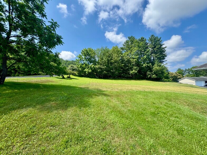 More Photos Of 1388 Ritter Dr, Daniels Freestanding For Sale