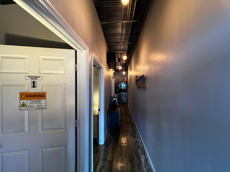 More Photos Of 717 NE 79th St, Miami Storefront Retail Office For Lease