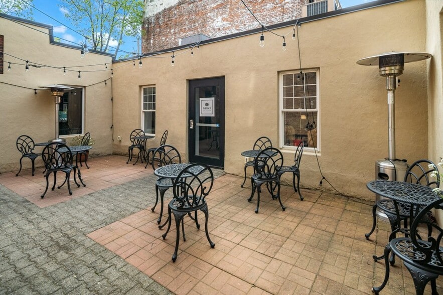 More Photos Of 340 Hamilton St, Albany Restaurant For Sale