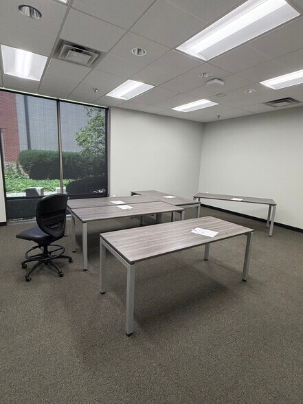 More Photos Of 2720-2736 River Green Cir, Louisville Light Manufacturing For Lease
