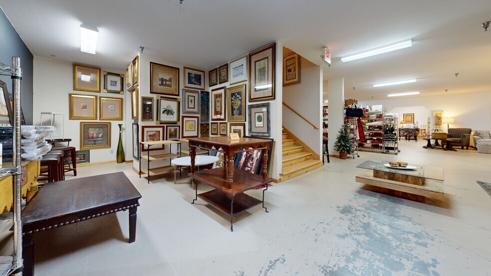 More Photos Of 225 SE 21st St, Grand Rapids Storefront Retail Office For Sale