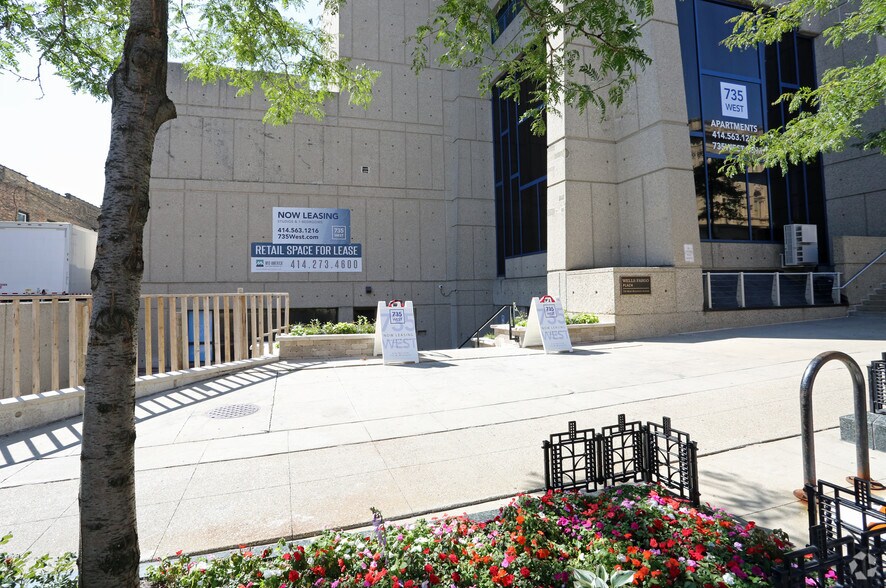 More Photos Of 735 W Wisconsin Ave, Milwaukee Apartments For Lease