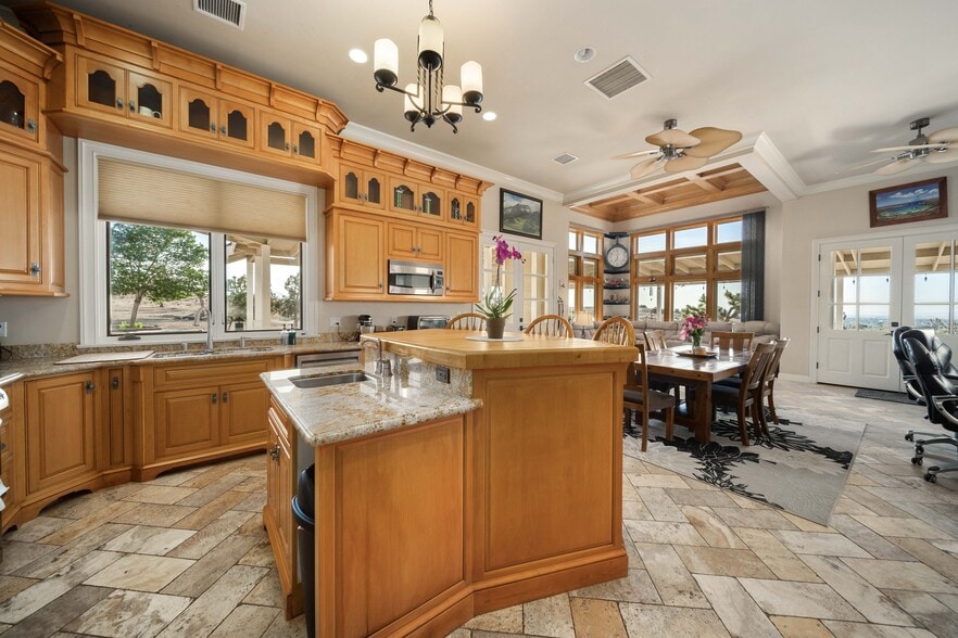 More Photos Of 35655 52nd St E, Palmdale Manufacturing For Sale