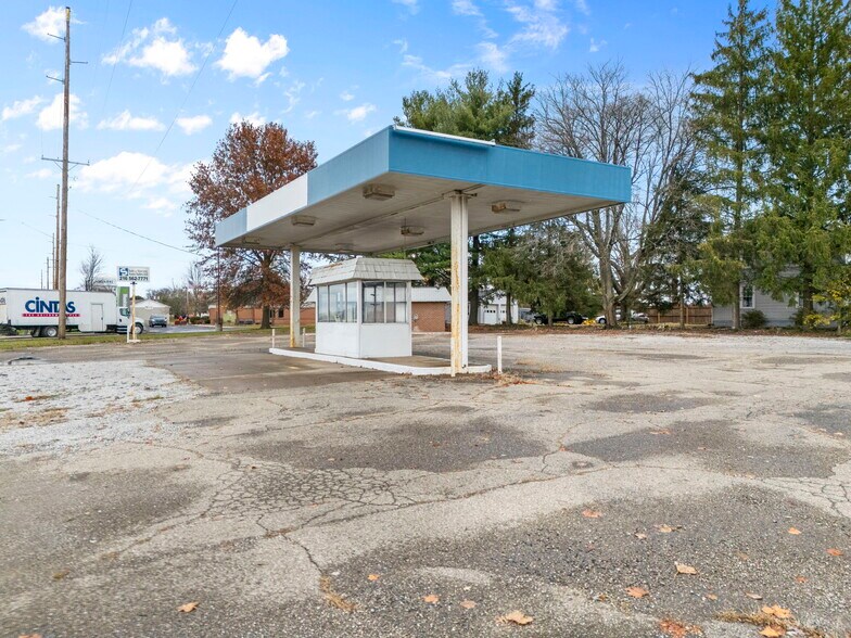 More Photos Of 1204 Erie Ave SW, Navarre Truck Stop For Lease