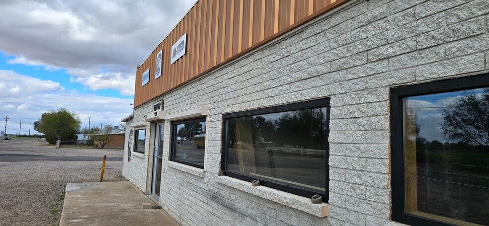 More Photos Of 12702 N Sanders Rd, Marana General Retail For Sale