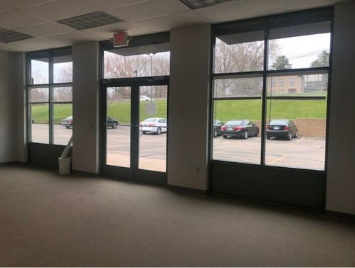 More Photos Of 330 E Main St, Rockton Unknown For Lease