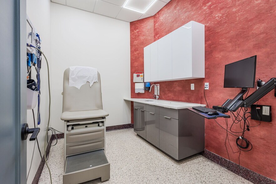 More Photos Of 2 Suffern Ln, Garnerville General Retail For Lease