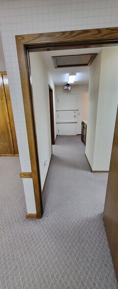 More Photos Of 813 E Darrow St, Shawnee Office For Lease