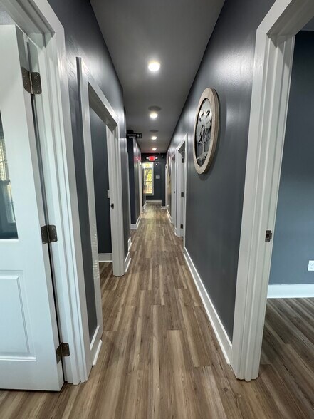 More Photos Of 301-304 Macy Dr, Roswell Medical For Lease