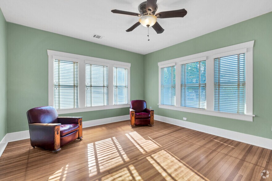 More Photos Of 533 Studewood St, Houston Specialty For Lease