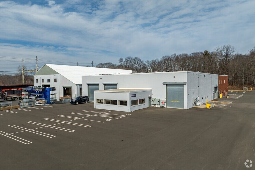 More Photos Of 252-262 Depot Rd, Milford Light Distribution For Lease