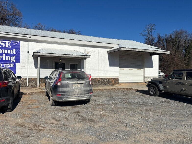 More Photos Of 835-839 Orange St, Bedford Light Distribution For Lease