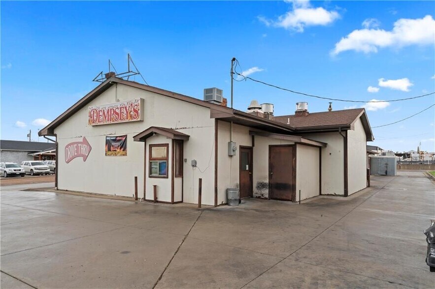 More Photos Of 103 Ne 2nd St, Concordia Restaurant For Sale