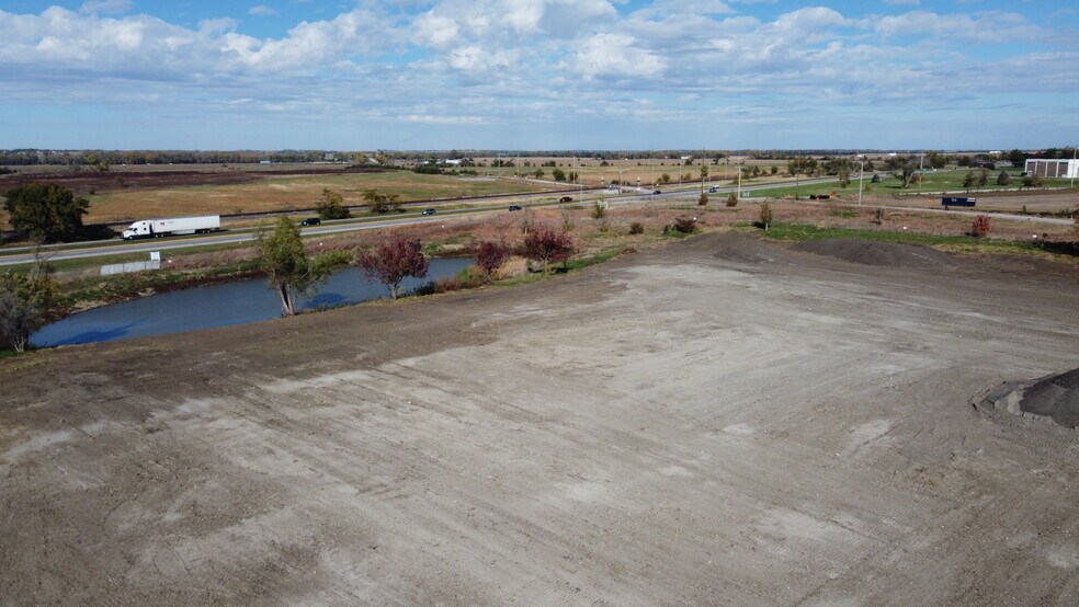 More Photos Of 7201 N 98th St, Lincoln Land For Sale