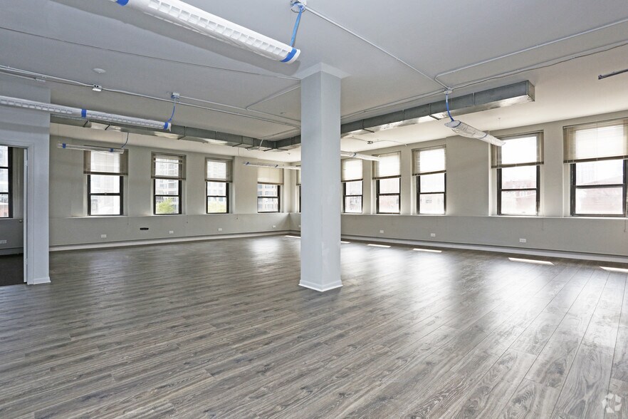 More Photos Of 501-507 N LaSalle Dr, Chicago Office For Lease