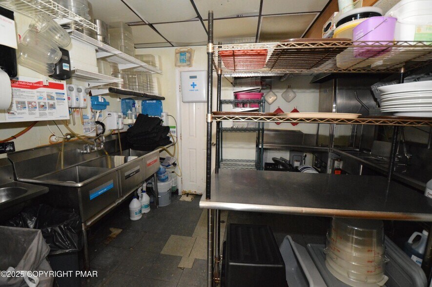 More Photos Of 3150 PA-715, Henryville General Retail For Sale