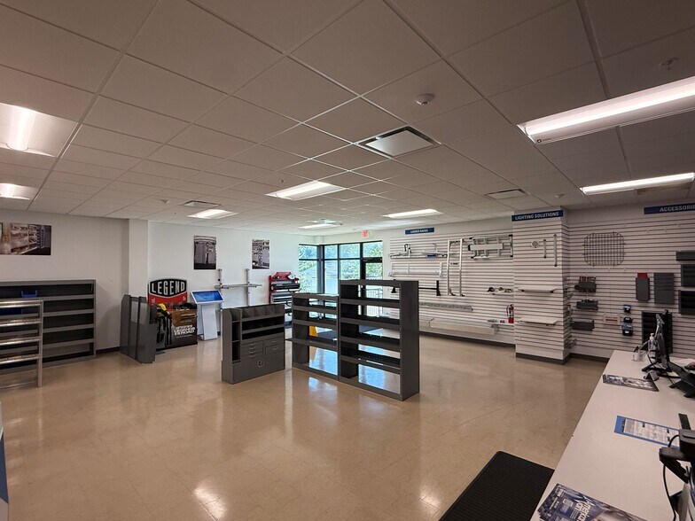 More Photos Of 215 W Grant St, Orlando Warehouse For Lease