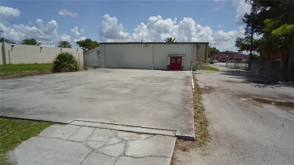 More Photos Of 208 E Lake Ave, Auburndale Religious Facility For Lease