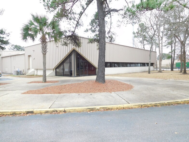 More Photos Of 917 Commerce Cir, Hanahan Warehouse For Sale