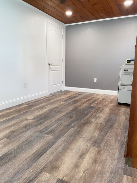 More Photos Of 1005 N Church Ave, Mulberry Medical For Lease