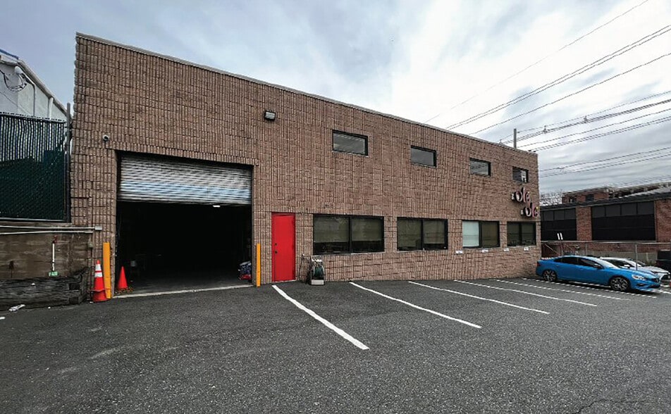 More Photos Of 54 Schuyler St, Belleville Warehouse For Sale