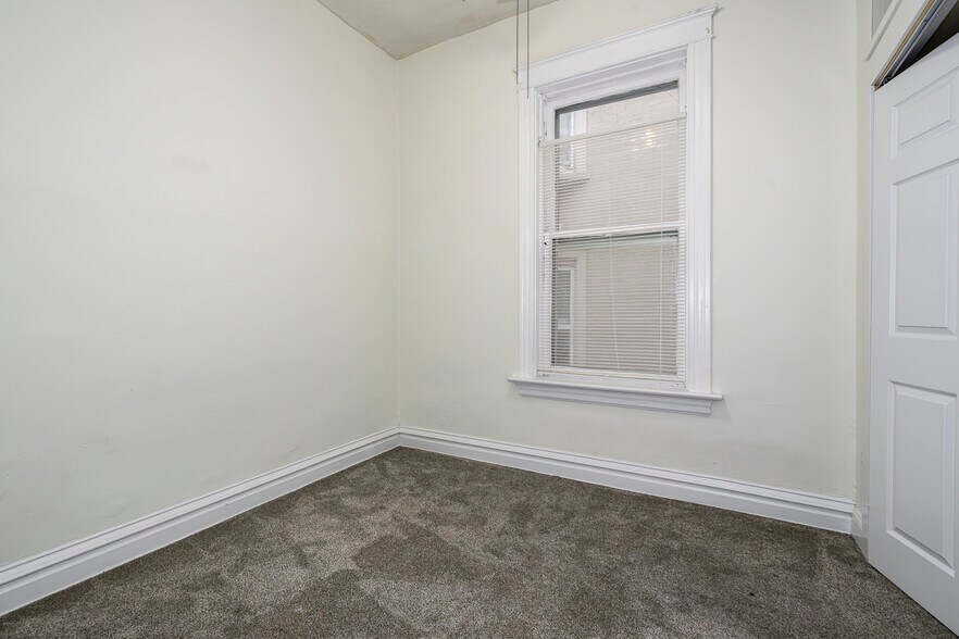 More Photos Of 4374-4382 W Pine Blvd, Saint Louis Office For Sale