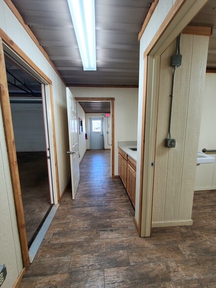 More Photos Of 11130 N Highway 75, Willis Light Distribution For Lease