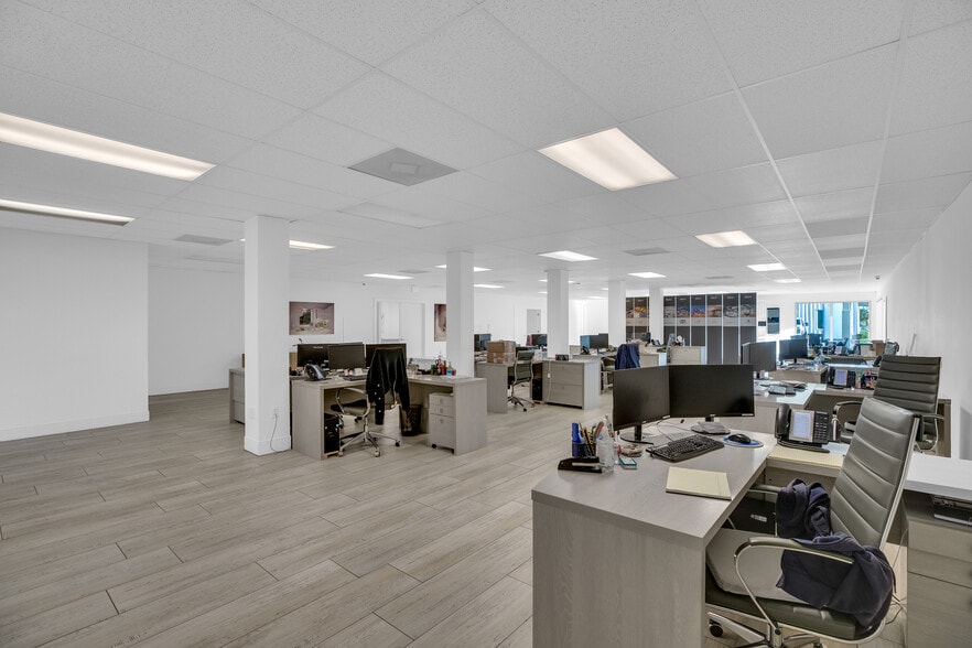 More Photos Of 673 US Highway 1, Vero Beach Showroom For Lease