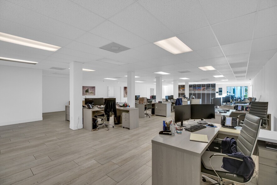 More Photos Of 673 US Highway 1, Vero Beach Showroom For Sale