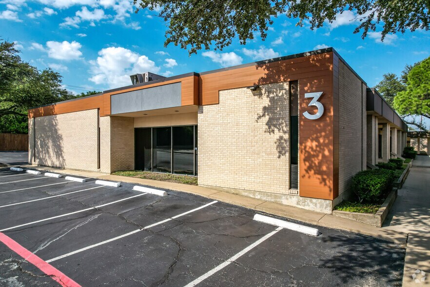 More Photos Of 13500 Midway Rd, Farmers Branch Unknown For Lease